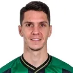 Alê (footballer, born 1990)