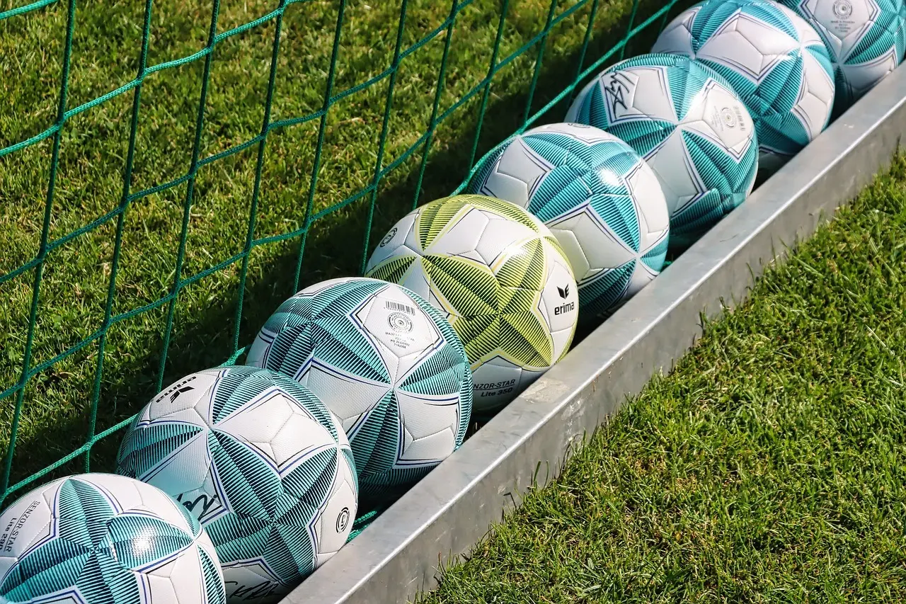 Serie B 2025 – Runde 9: Mål, kort og marginaler i fokus