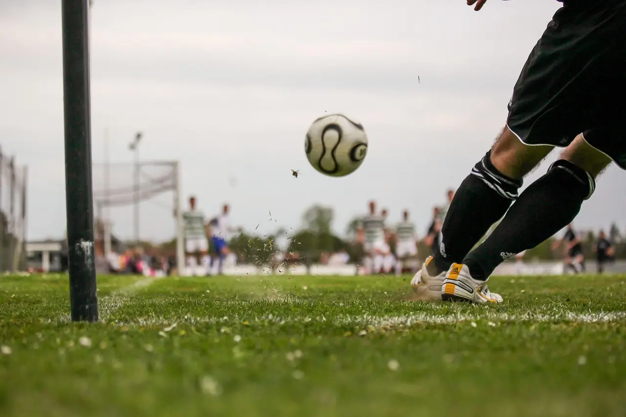 Serie B 2025 runde 16: Sene straffe, VAR-drama og en storsejr – hele runden samlet af fodboldibrasilien.dk