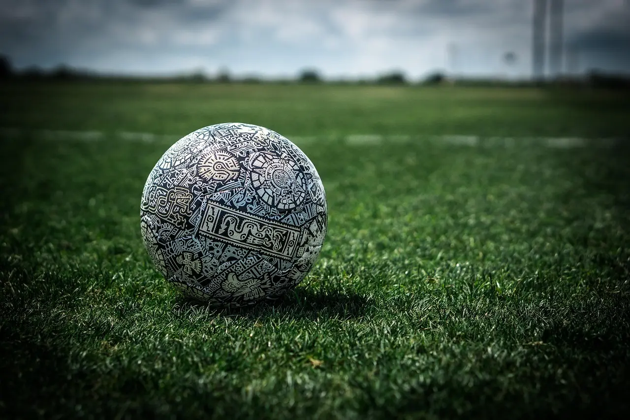 Serie A 2025 runde 15: sene afgørelser, VAR‑indgreb og stærke hjemmebanesejre