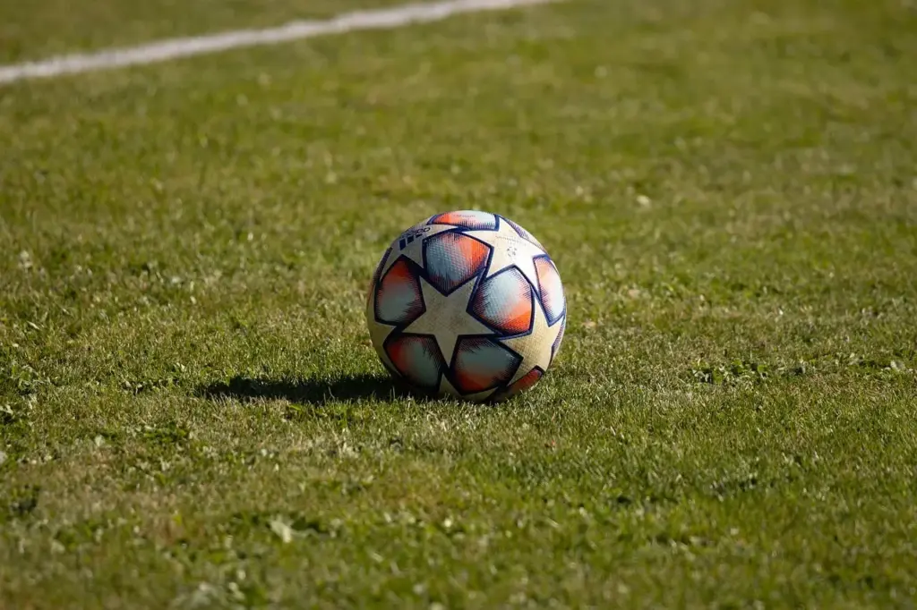 Serie D 2025 runde 9: Smalle sejre, straffespark og dramatiske slutminutter