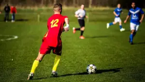 Smalle sejre, store cifre og dramatiske kendelser: Overblikket over Serie B, runde 8